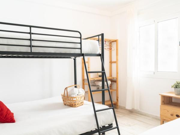 Picnic Dreams Boutique Hostel : photo 5 de la chambre chambre quadruple avec salle de bains extérieure