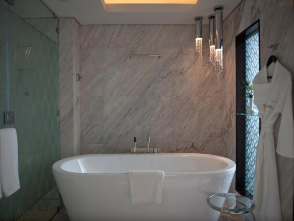 Crowne Plaza Dubai Deira, an IHG Hotel : photo 6 de la chambre suite présidentielle avec lit king-size - fumeurs