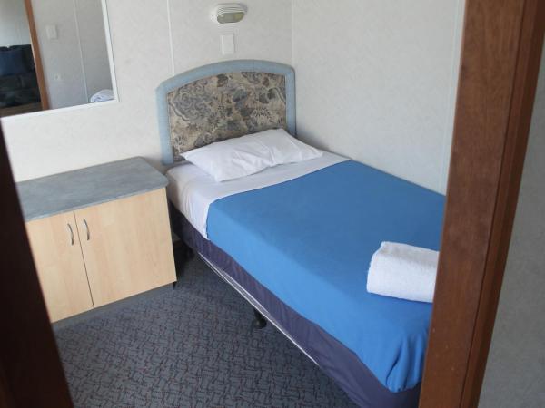 Capital Country Holiday Park : photo 4 de la chambre bungalow