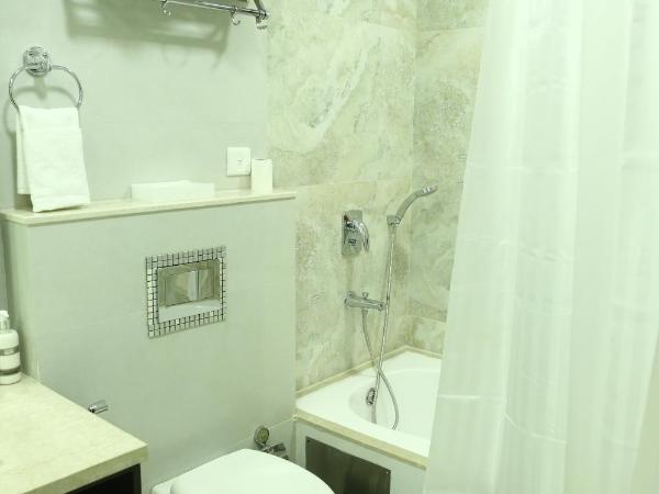 Keys Lite by Lemon Tree Hotels, Mayfield, Gurgaon : photo 6 de la chambre keys indulge room with bathtub