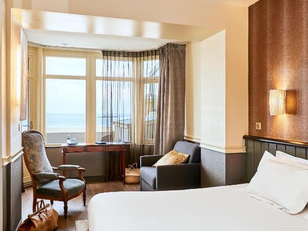 Hôtel Le Beaufort : photo 2 de la chambre chambre double avec fenêtre en arc - vue mer et terrasse