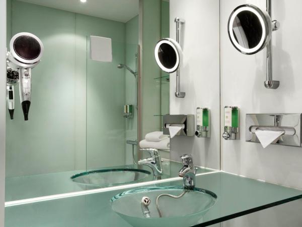 Ramada Encore by Wyndham Geneva : photo 3 de la chambre chambre lit king-size de luxe affaires - non-fumeurs