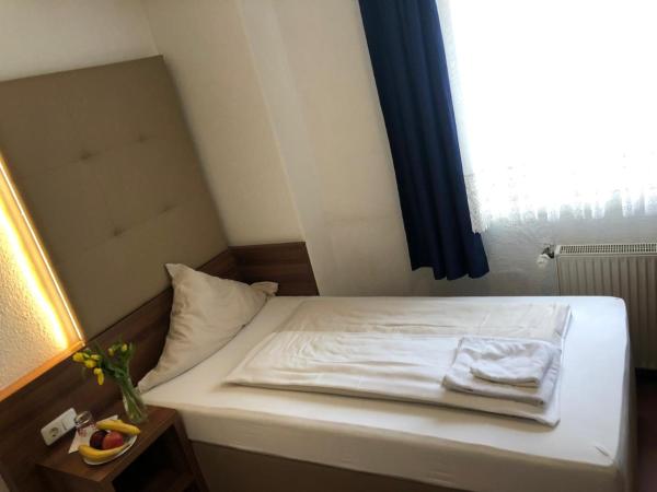 Hotel Riede : photo 2 de la chambre chambre simple avec salle de bains privative