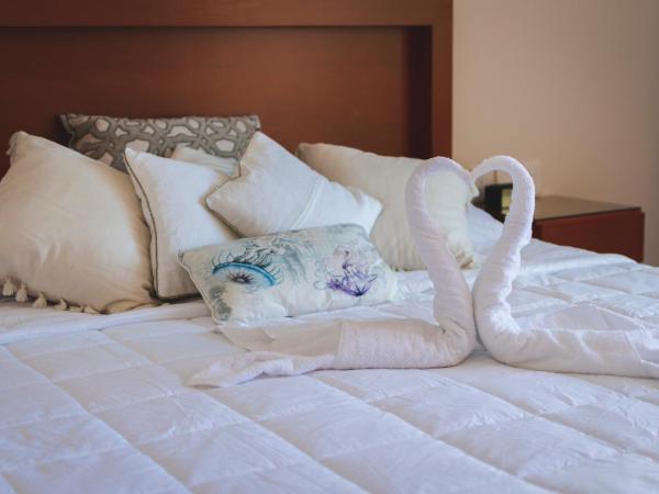 La Lola Hotel & Suites : photo 3 de la chambre suite deluxe avec lit king-size