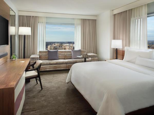 The Westin Charlotte : photo 1 de la chambre larger guest room, 1 king, city view, corner room