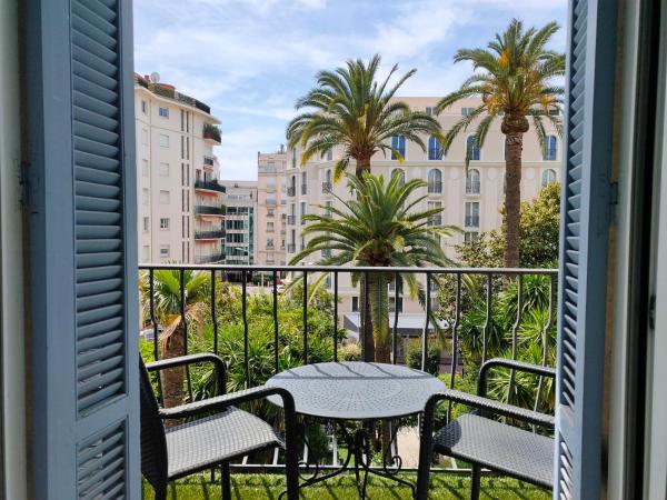 Hôtel de Provence : photo 3 de la chambre chambre double avec balcon - vue sur jardin