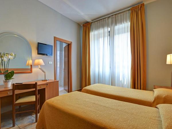 Astor Hotel : photo 3 de la chambre chambre lits jumeaux