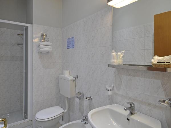 Astor Hotel : photo 6 de la chambre chambre triple