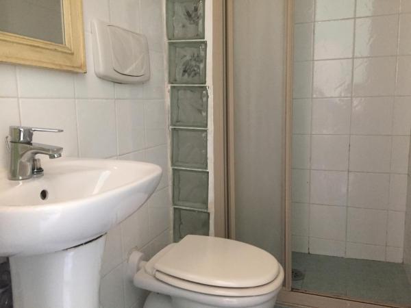 6 Keys : photo 9 de la chambre chambre double avec salle de bains privative