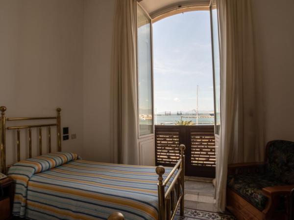 Hotel AeR BJ Vittoria : photo 2 de la chambre chambre lits jumeaux avec salle de bains commune