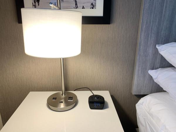 Wingate by Wyndham Kanata West Ottawa : photo 4 de la chambre chambre lit king-size - non-fumeurs