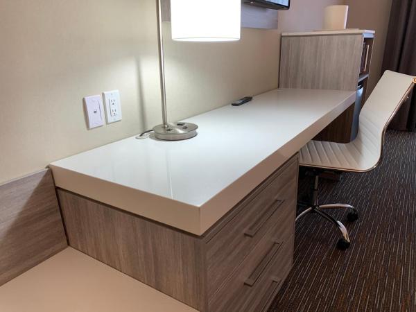 Wingate by Wyndham Kanata West Ottawa : photo 6 de la chambre chambre lit king-size deluxe - non-fumeurs