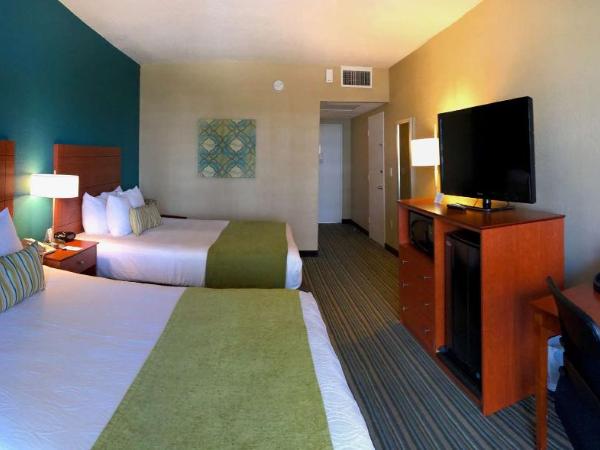 Best Western On The Bay Inn & Marina : photo 4 de la chambre chambre quadruple avec lit queen-size et balcon - non-fumeurs