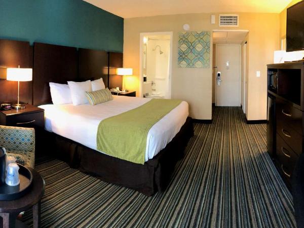 Best Western On The Bay Inn & Marina : photo 5 de la chambre chambre lit king-size avec balcon - non-fumeurs