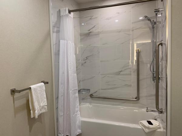 Wingate by Wyndham Kanata West Ottawa : photo 8 de la chambre chambre avec 2 lits queen-size - accessible aux personnes à mobilité réduite - non-fumeurs