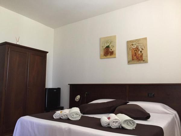 Bed & Breakfast Giardini Di Marzo : photo 6 de la chambre chambre double