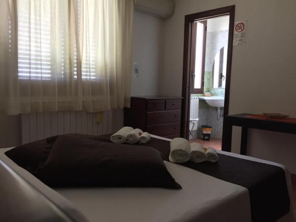 Bed & Breakfast Giardini Di Marzo : photo 1 de la chambre chambre double