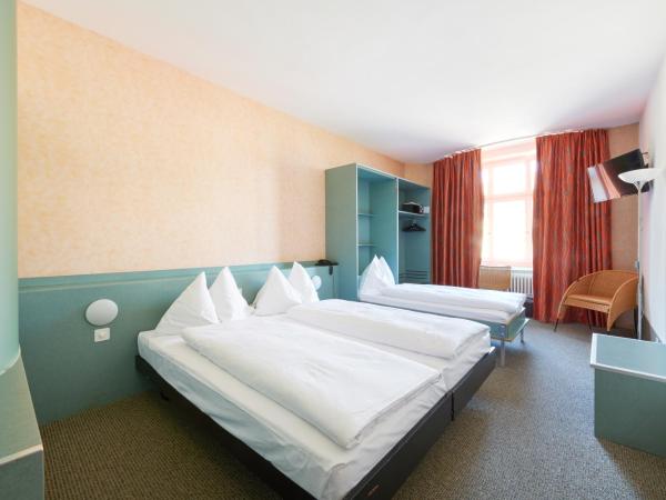 Hotel City am Bahnhof : photo 5 de la chambre chambre quadruple confort