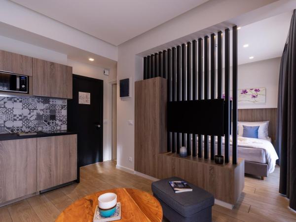 Hestia - Romvis 9 : photo 4 de la chambre appartement deluxe avec balcon