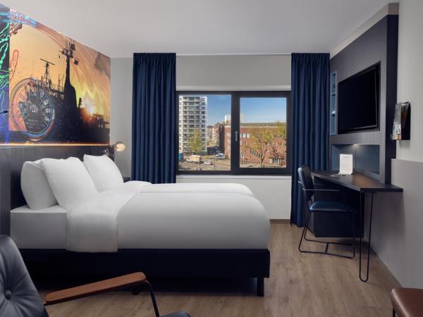 Maashotel Rotterdam Centre : photo 1 de la chambre chambre lits jumeaux - vue sur ville