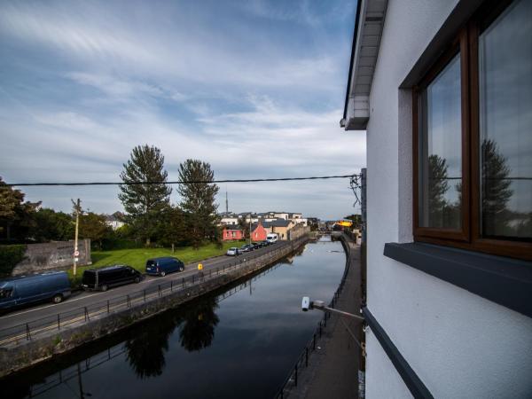Donegan Court Aparthotel : photo 1 de la chambre chambre double avec balcon