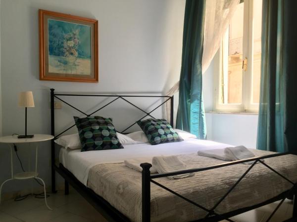 6 Keys : photo 6 de la chambre chambre simple avec salle de bains extérieure privative