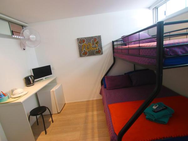 Original Backpackers : photo 2 de la chambre chambre lits jumeaux avec salle de bains commune