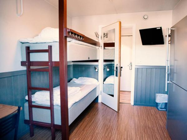 Lisebergsbyns Vandrarhem : photo 1 de la chambre chambre quadruple Économique avec salle de bains commune