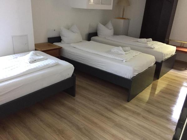 GZ Hostel Bonn : photo 1 de la chambre triple room with shared bathroom - basement