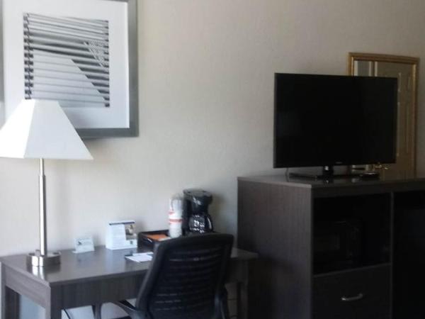 Quality Inn Little Creek : photo 5 de la chambre chambre lit king-size - fumeurs 