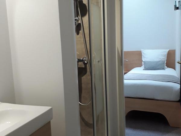 Hôtel des Voyageurs Centre Bastide : photo 4 de la chambre petite chambre mansardée