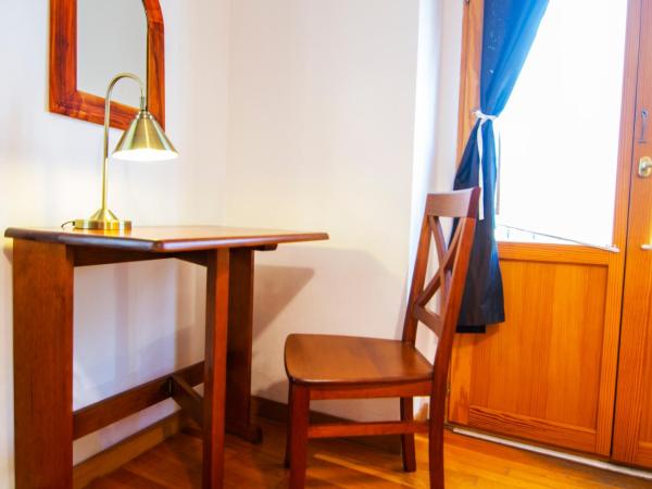 Kasa Katia Eco Guest House : photo 9 de la chambre chambre triple avec salle de bains privative séparée