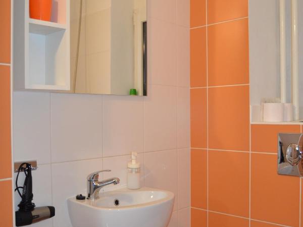 Pension Nika : photo 4 de la chambre chambre triple supérieure - non-fumeurs