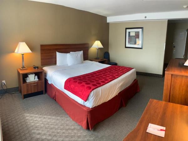 Ramada Plaza by Wyndham Montreal : photo 2 de la chambre chambre lit king-size - non-fumeurs