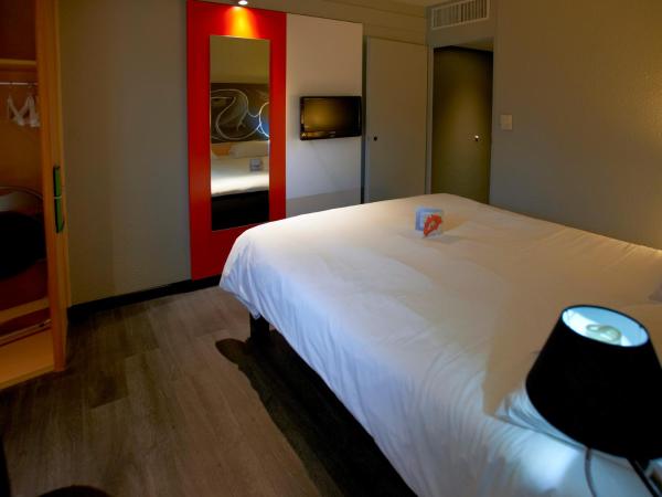 ibis Bourg en Bresse : photo 6 de la chambre chambre standard avec 1 lit double et 1 lit simple