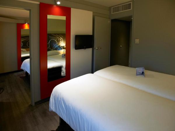 ibis Bourg en Bresse : photo 5 de la chambre chambre standard avec 1 lit double et 1 lit simple