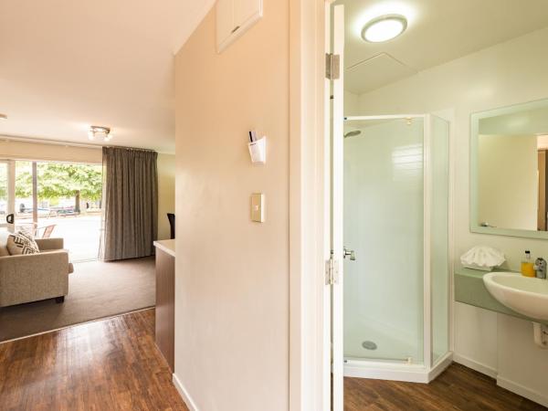 Suncourt Hotel & Conference Centre : photo 6 de la chambre one bedroom family garden room