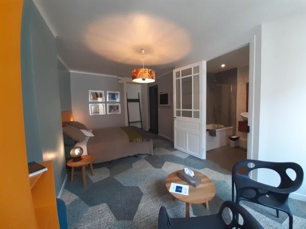 Kêr L - Breizh & Breakfast : photo 8 de la chambre chambre lit queen-size - vue sur cour