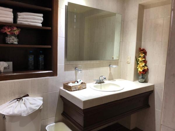 Villa San Jose Hotel & Suites : photo 4 de la chambre deluxe double room with two double beds interior