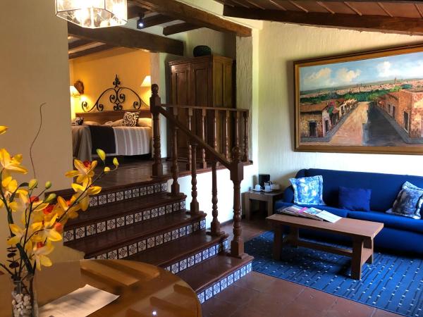 Villa San Jose Hotel & Suites : photo 4 de la chambre chambre double de luxe avec 2 lits doubles et vue sur le jardin