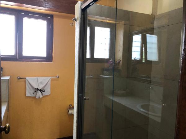 Villa San Jose Hotel & Suites : photo 7 de la chambre chambre double de luxe avec 2 lits doubles et vue sur le jardin
