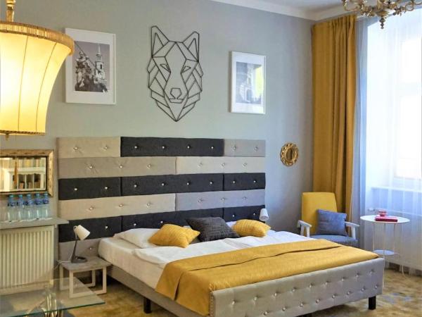 Explorer Hostel & Apartment Stare Miasto OLD TOWN 24H #don't be a tourist, be an Explorer! : photo 1 de la chambre suite 2 chambres