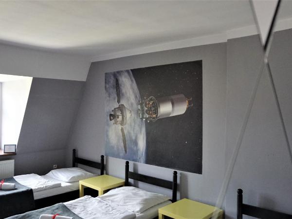 Explorer Hostel & Apartment Stare Miasto OLD TOWN 24H #don't be a tourist, be an Explorer! : photo 7 de la chambre chambre quadruple avec salle de bains commune