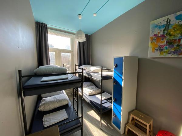 Hostel Cosmos Amsterdam : photo 1 de la chambre lit dans un dortoir de 4 lits