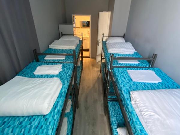 Hostel Cosmos Amsterdam : photo 1 de la chambre lit dans dortoir de 8 lits 