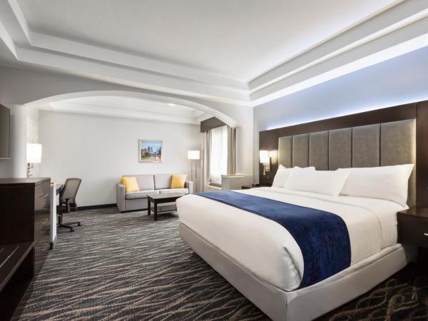 Days Inn & Suites by Wyndham Houston Hobby Airport : photo 2 de la chambre suite lit king-size - non-fumeurs