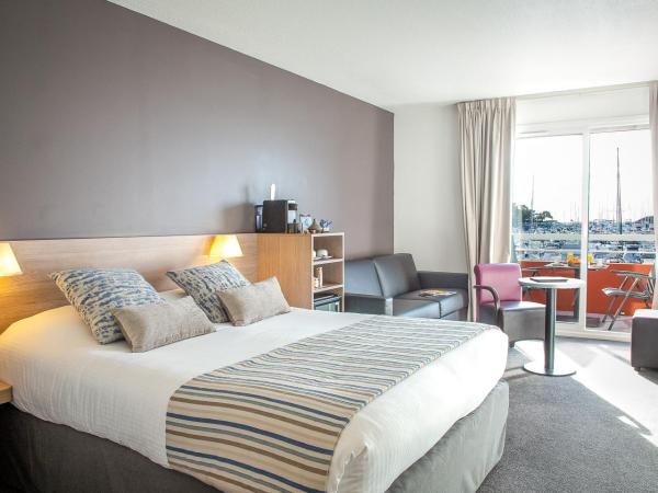 Best Western Plus La Marina : photo 10 de la chambre suite lit queen-size - non-fumeurs - vue sur port
