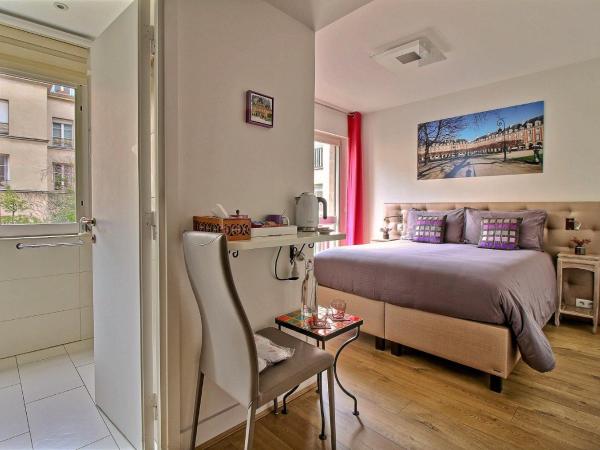 Assia & Nathalie - Luxury B&B MARAIS : photo 6 de la chambre chambre lit queen-size 