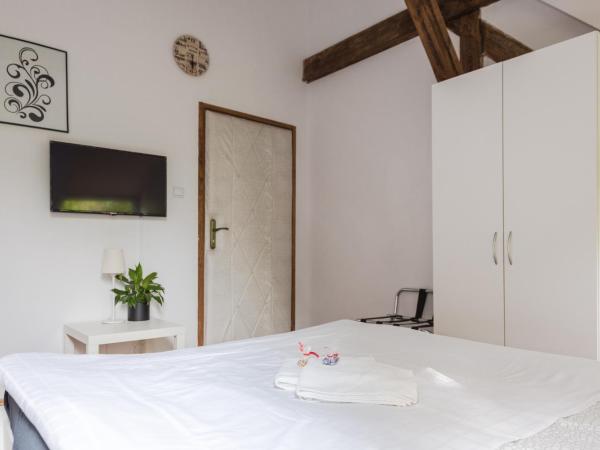 Fitness Hostel Premium : photo 2 de la chambre chambre double avec salle de bains privative
