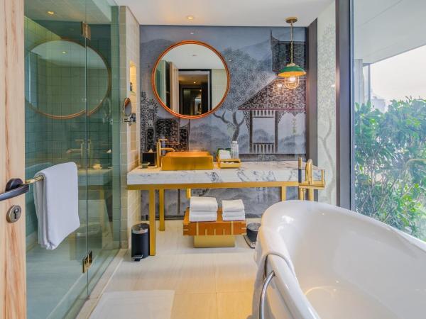 Hotel Indigo Bangkok Wireless Road, an IHG Hotel : photo 8 de la chambre chambre lit king-size premium avec balcon - vue sur ville